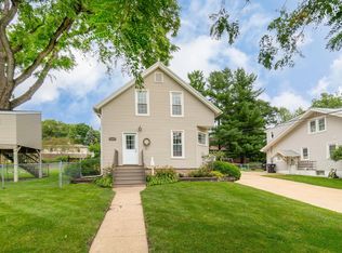 1115 W 3rd St, Cedar Falls, IA 50613
