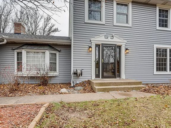 3rd image of 3210 Canterbury Dr
