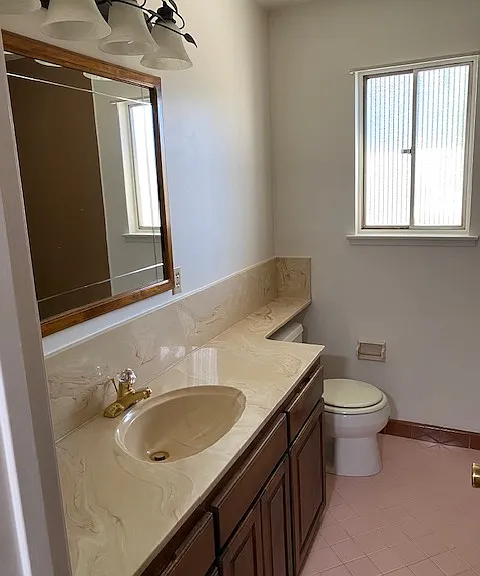 Main House Hallway Bathroom