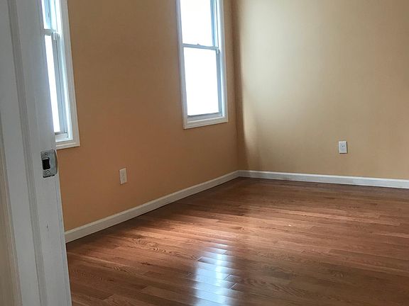 3rd image of 194 Oakwood Pl Fl 1ST