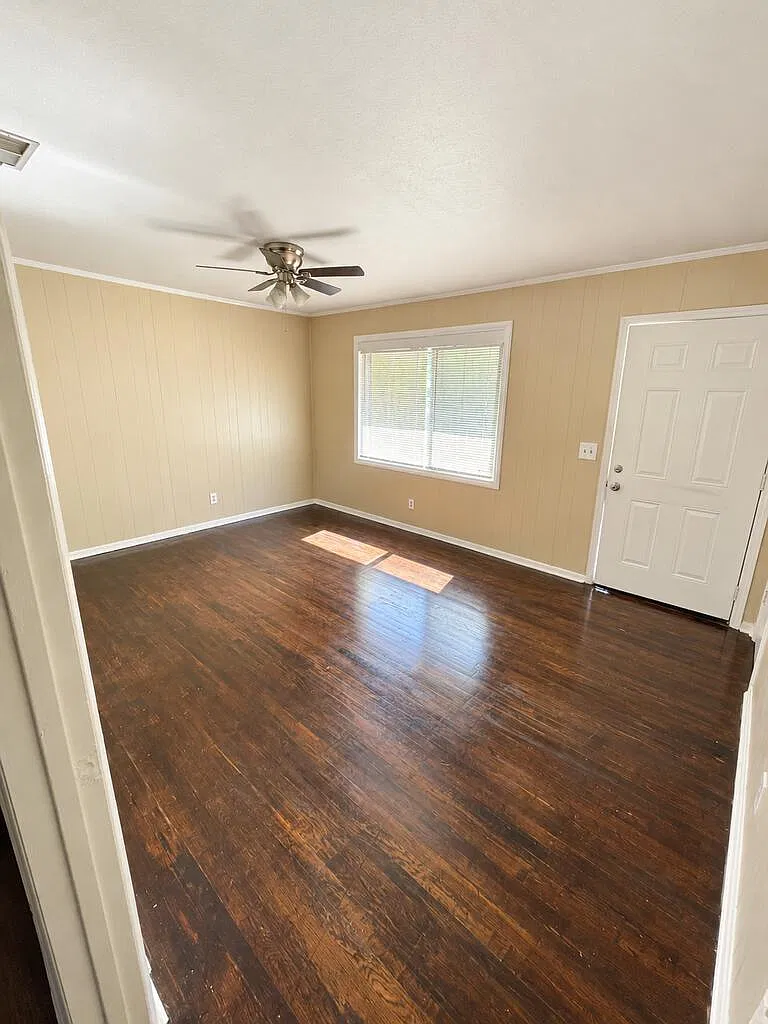 4 bed, 1.5 bath, 1466 sqft, $1,400 — Photo 2