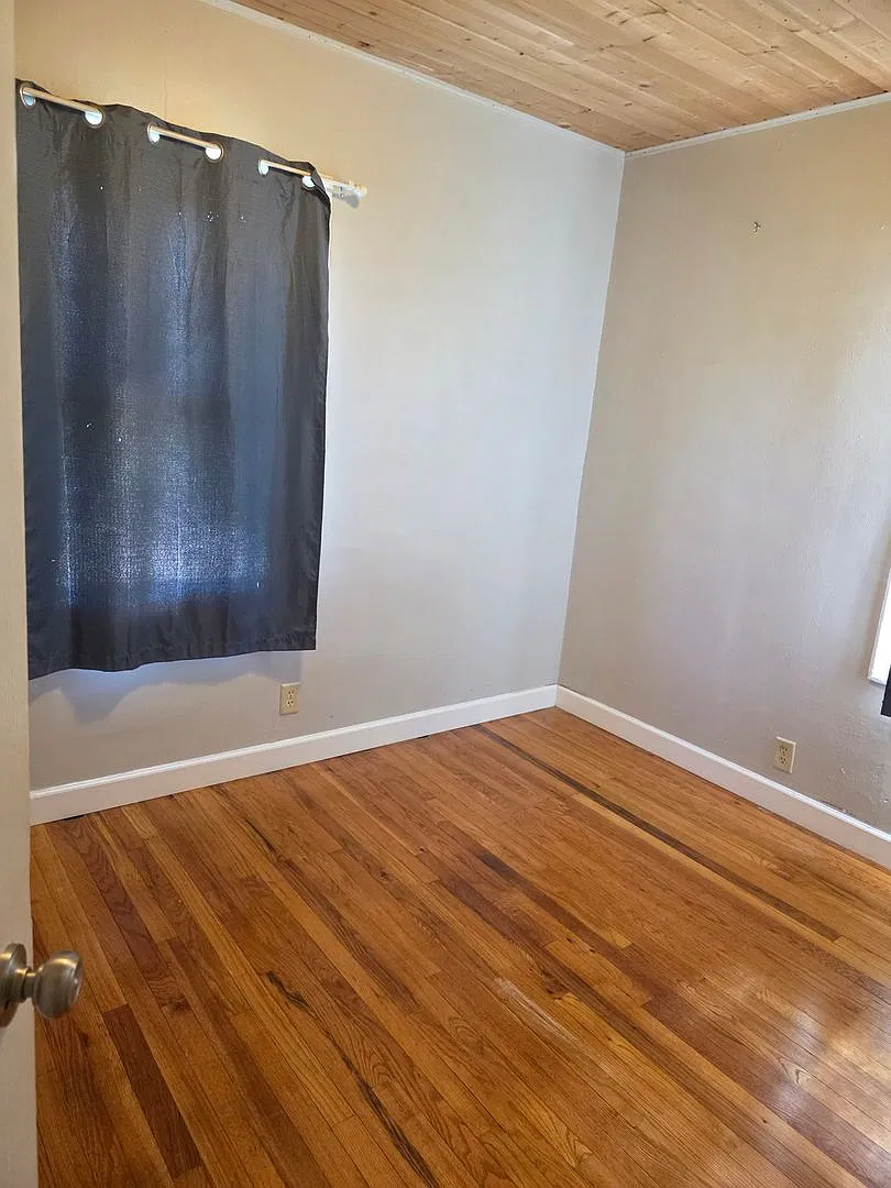 3-Bedroom Townhouse with Garage + Full Basement — Photo 4