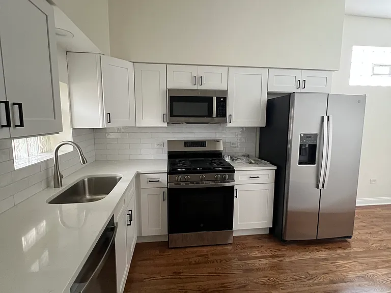 119 S Paulina St #1 — Photo 5