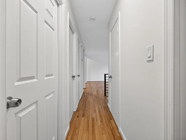 322 Howard Ave — Photo 16