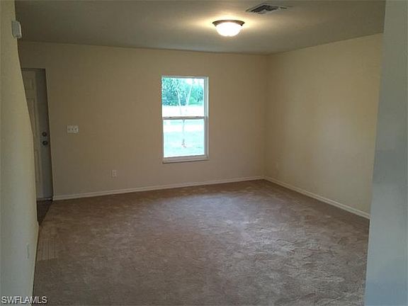 4th image of 222 NE 9th Ct