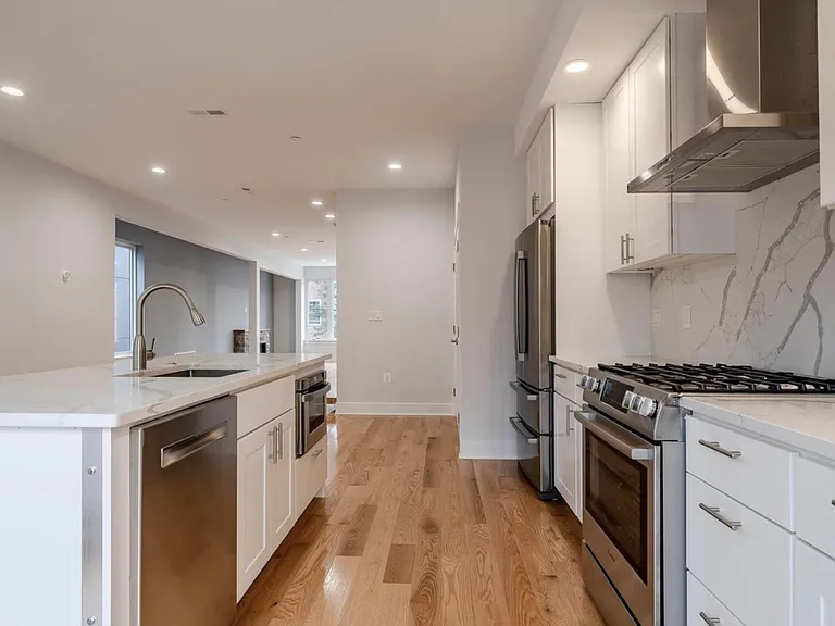 237 Tasker St — Photo 7