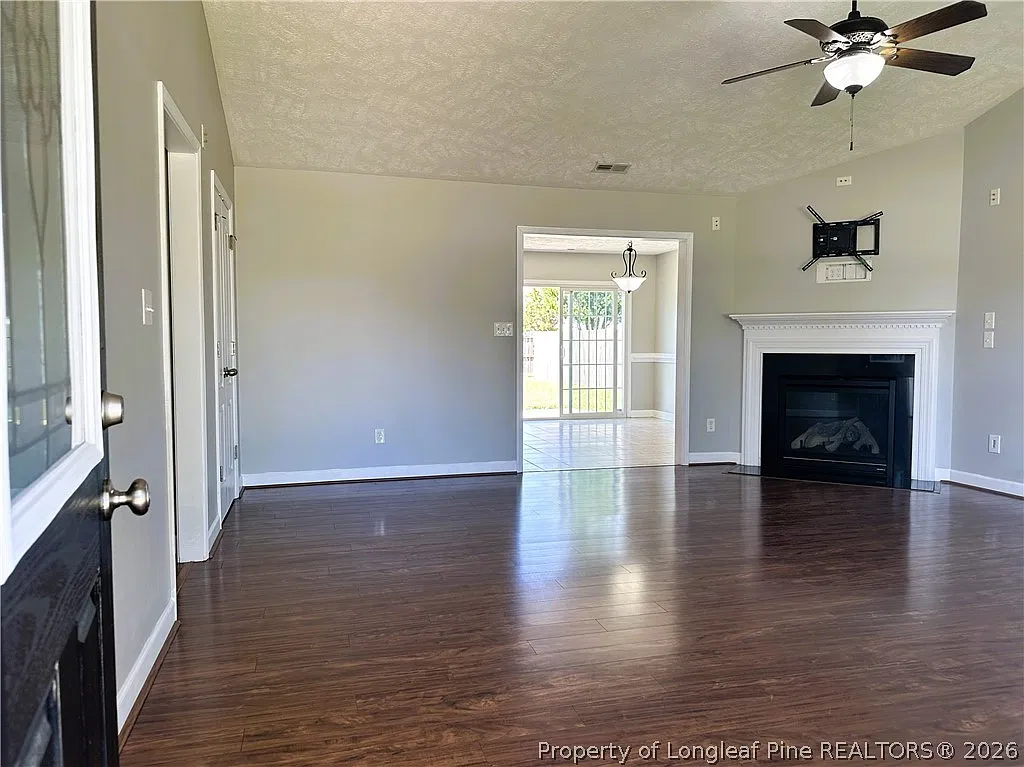 3 bed, 2.0 bath, 1553 sqft, $1,750 — Photo 2