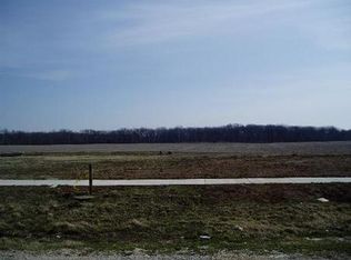 202 Johanna Dr #R, Sandwich, IL 60548