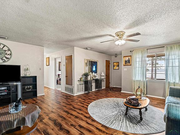 3rd image of 323 Northshore Cir