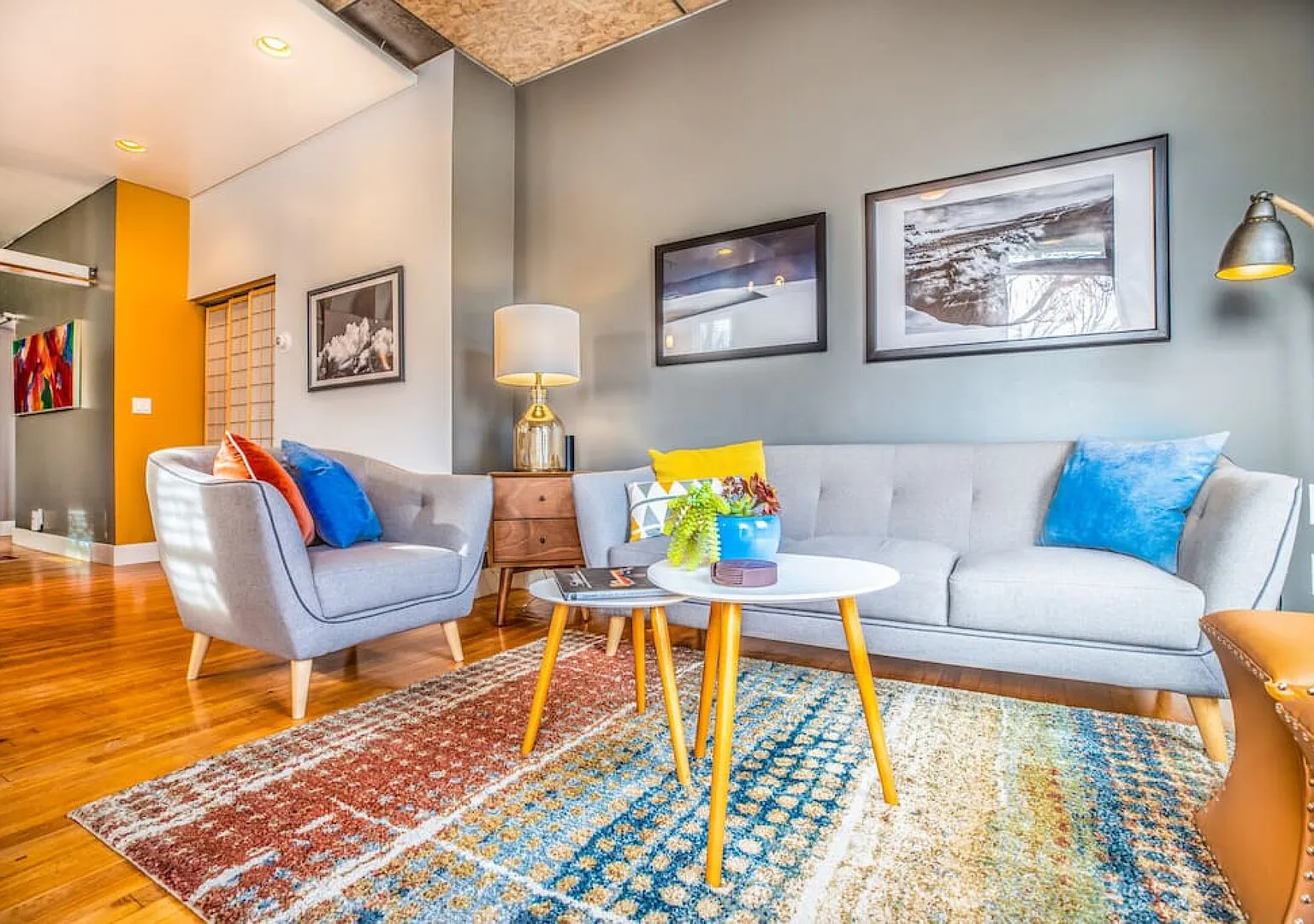 New Distinctive Historical Unit from 5 Star Host — Photo 2
