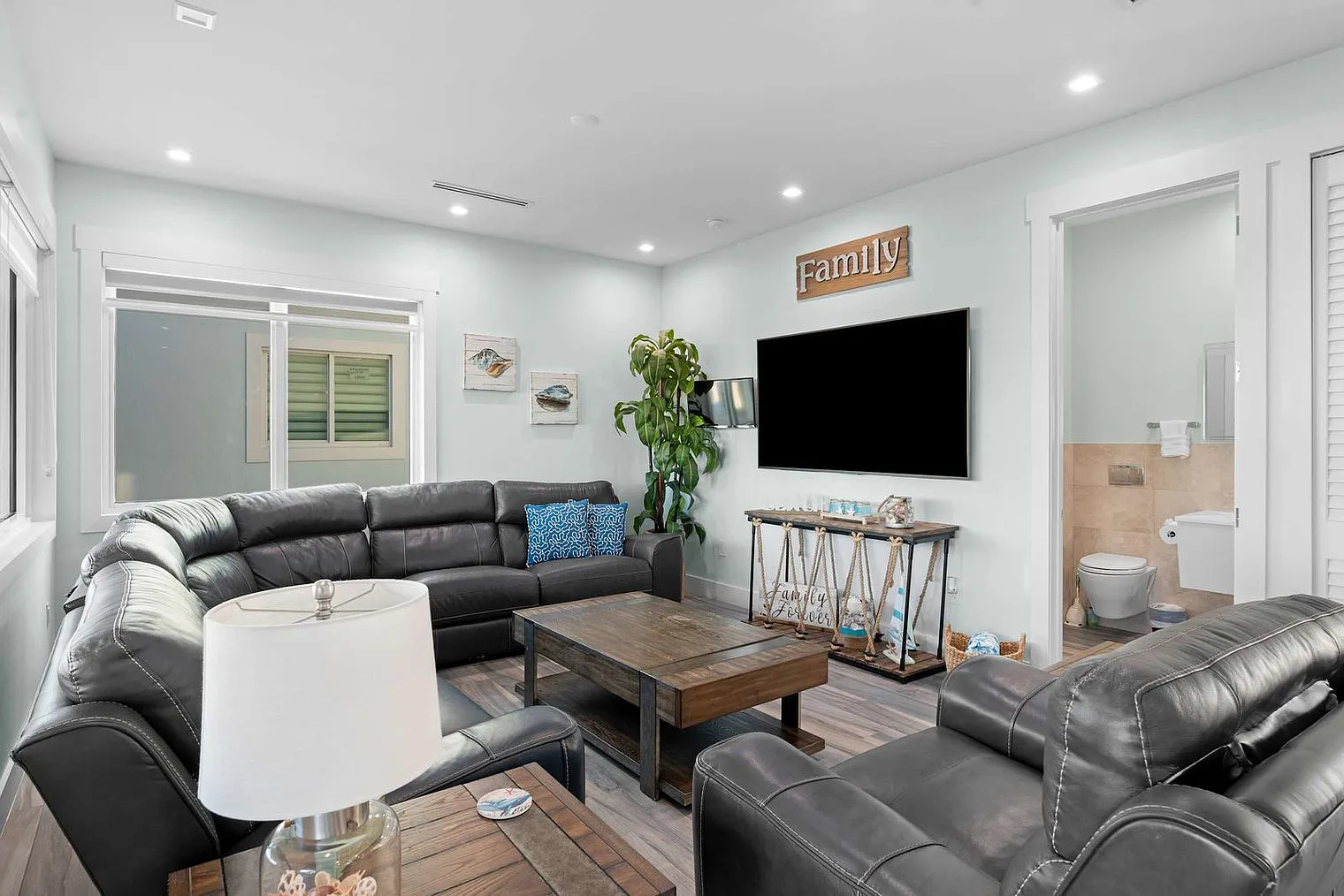 4 bed, 4.0 bath, 2594 sqft, $20,100 — Photo 3