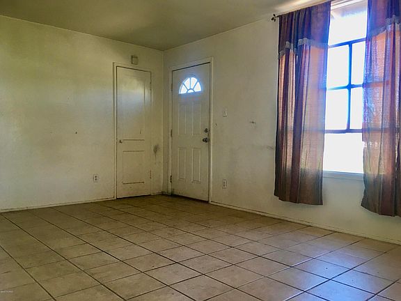 4th image of 851 W Calle Antonia