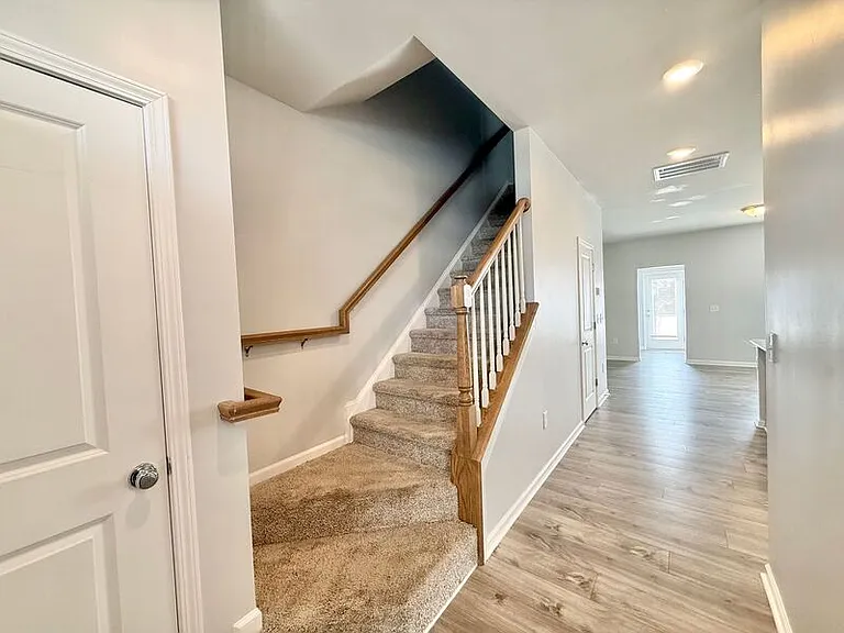 88 Liam St — Photo 2