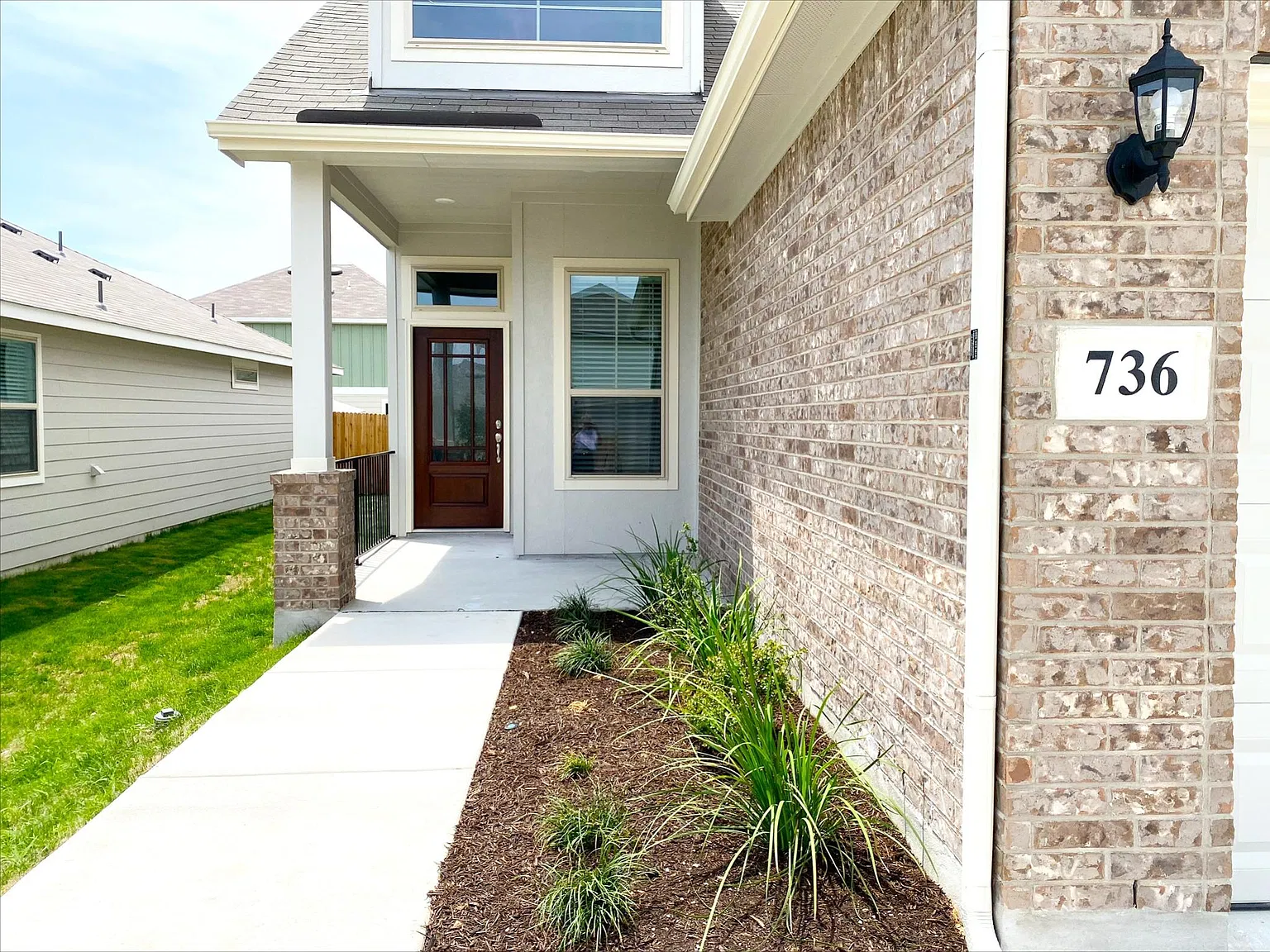736 Windflower — Photo 2