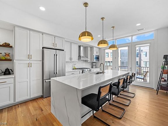 2nd image of 11206 N Park Pl #4