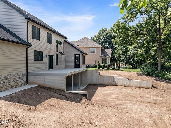 4th image of 1266 Brookwoode Rd
