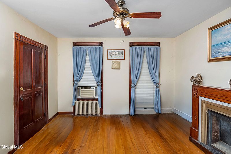 5th image of 811 1st Avenue