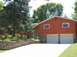1371 Harris Dr, Waukesha, WI 53186