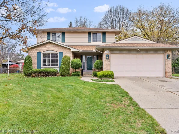 4812 Shoreline Ct, Waterford, MI 48329
