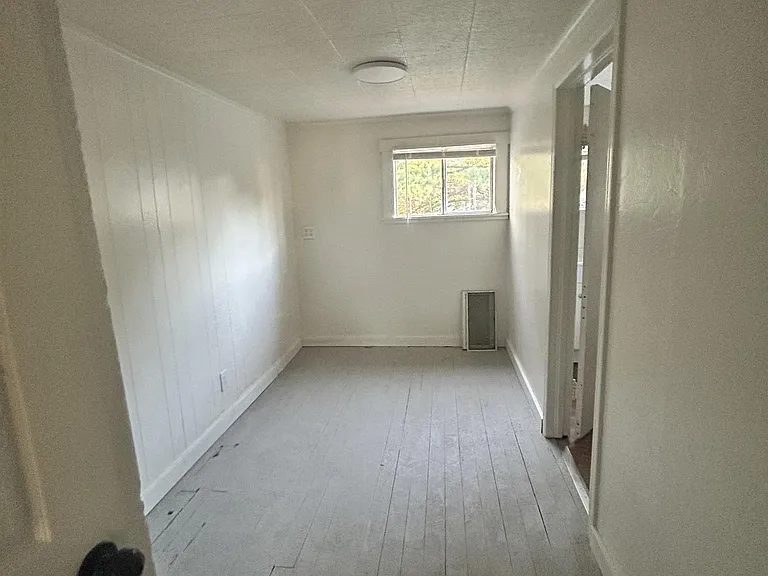 1404 Callahan St — Photo 9
