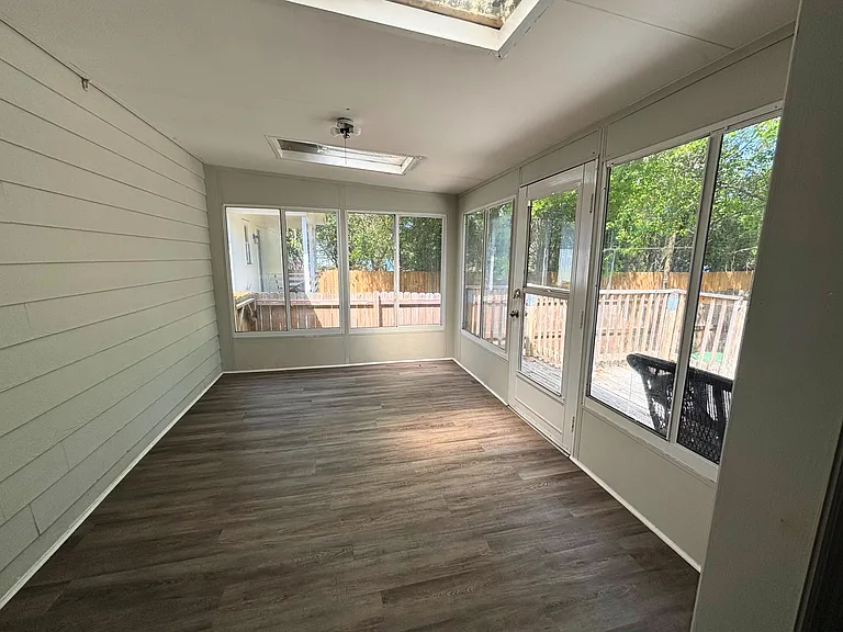 606 Anderson St — Photo 10