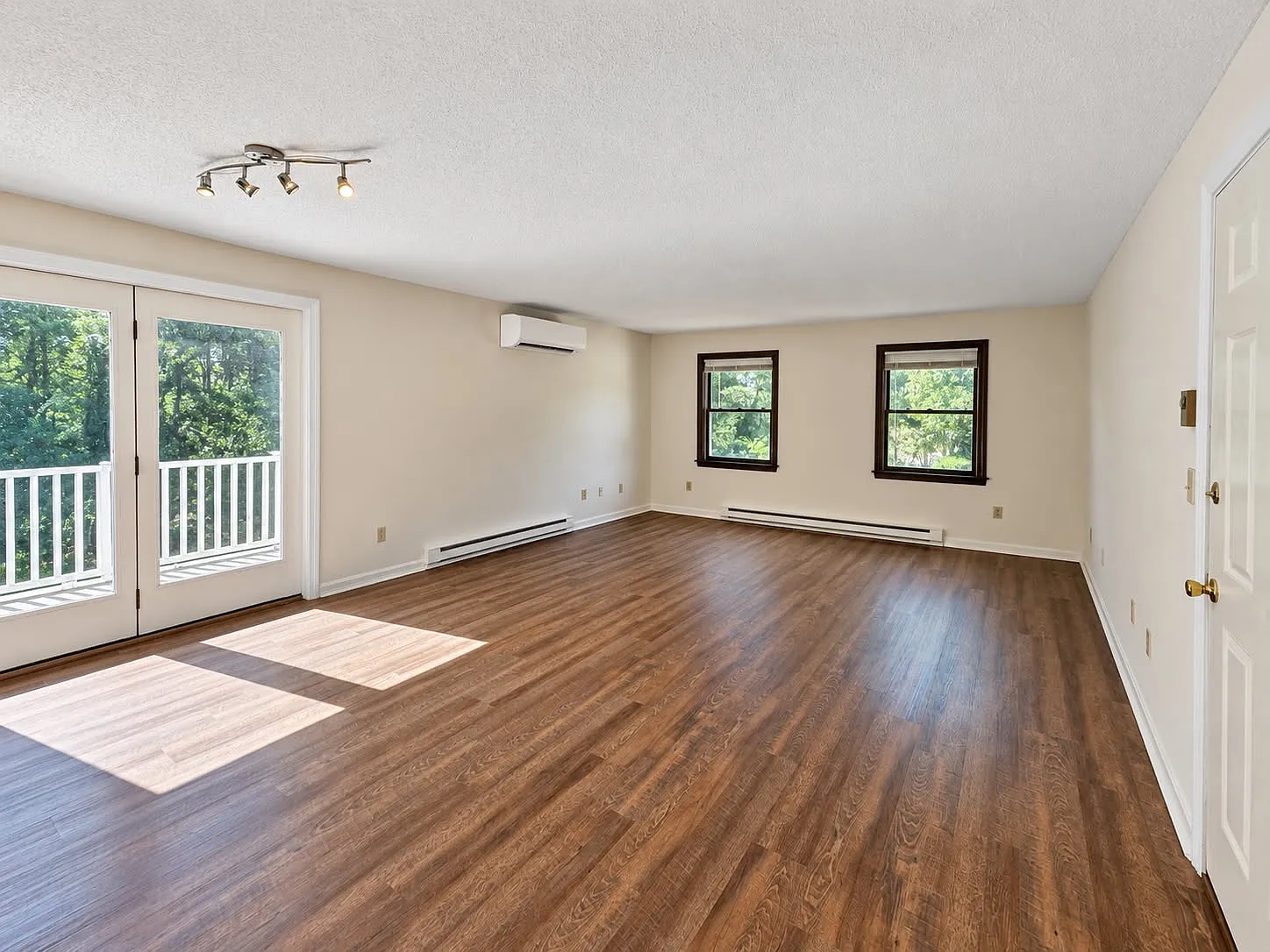2 bed, 750 sqft, $2,100 — Photo 4