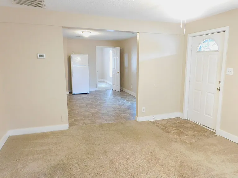 618 Glencoe St — Photo 3