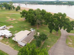 204 N River Rd, Webbers Falls, OK 74470