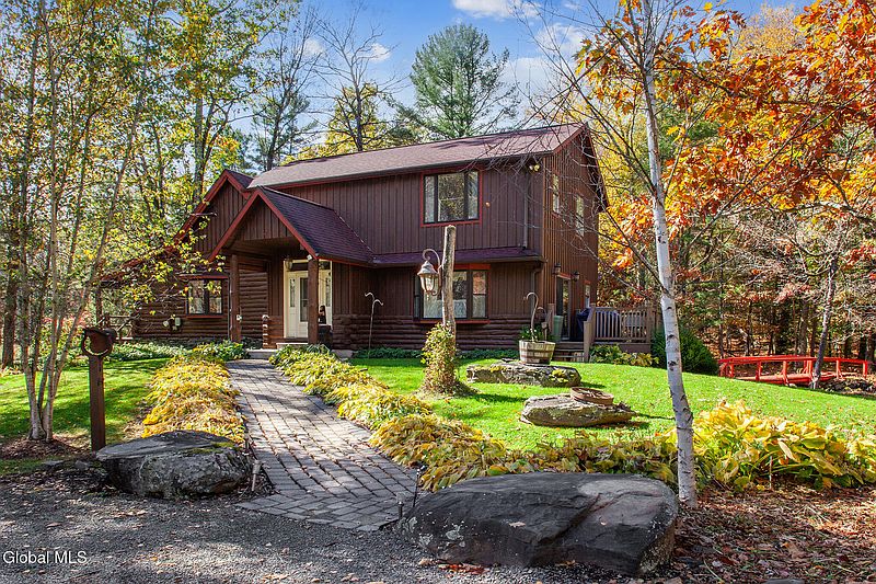 3rd image of 1063 Shaver Road