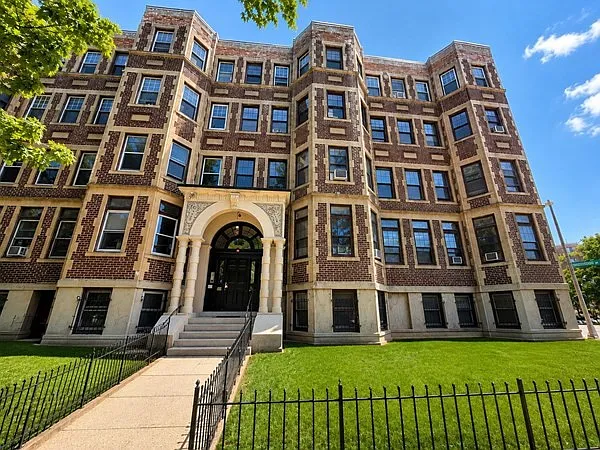 394 Riverway #10