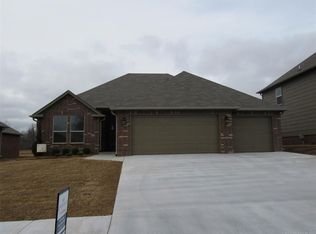 1119 S Catalina Dr, Oologah, OK 74053