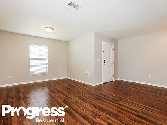 3rd image of 632 Chatham Walk Dr