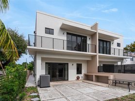 3070 NW 14th St, Miami, FL