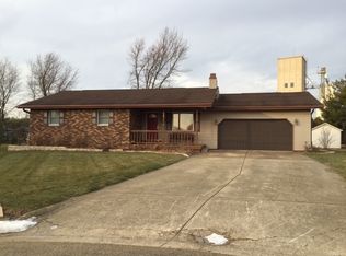 401 W Belaire Ct, Goodfield, IL 61742