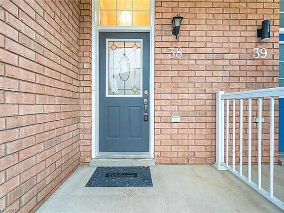 4th image of 271 Richvale Dr S #38