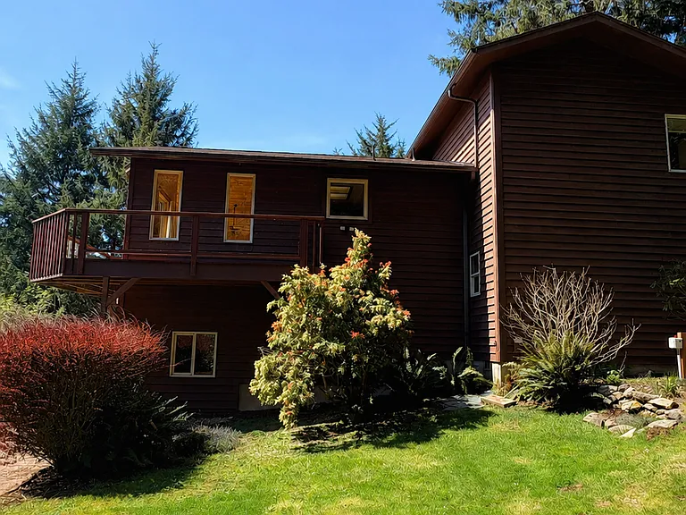 7205 SW Burl Dr — Photo 2