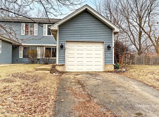 1143 Brunswick Ln, Aurora, IL 60504