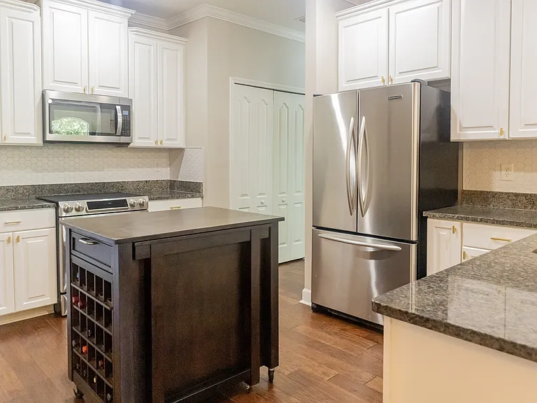 904 Gallier Pl — Photo 2