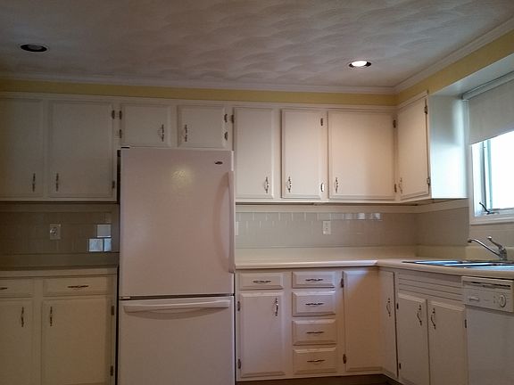 2nd image of 48 Vine St #1