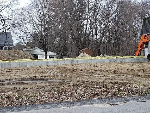 3rd image of 619 Central St