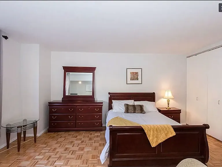393 W 49th St #2V — Photo 3