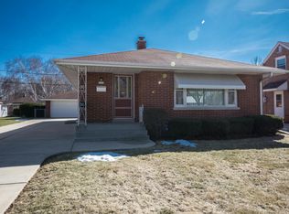 3235 E Waterford Ave, St Francis, WI 53235