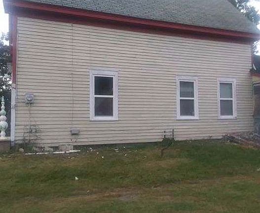 Side exterior. New paint.