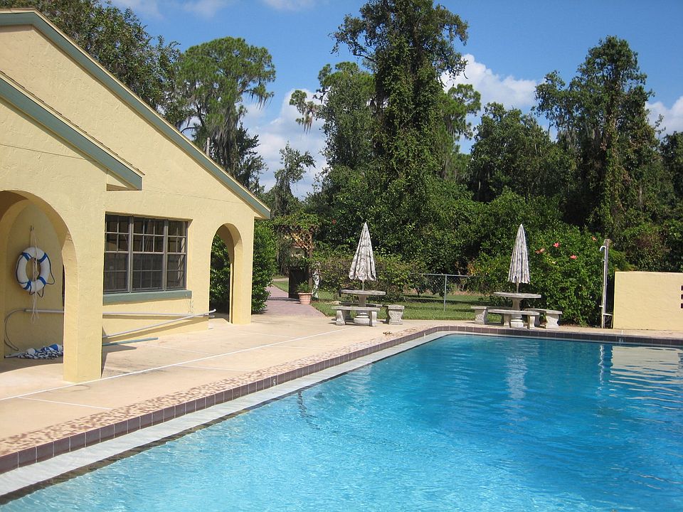 Pool and Clubhouse