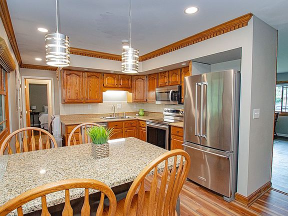 5th image of 2113 Southlea Dr