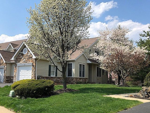 Beautiful lawn & blossoms.