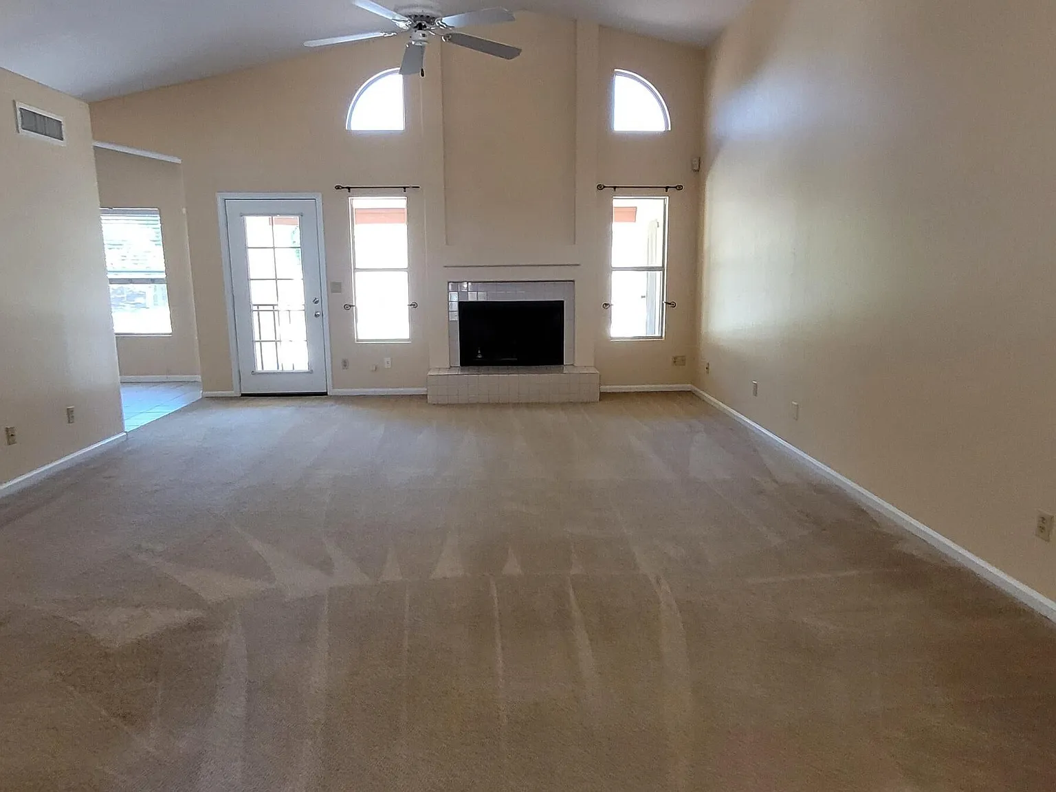 3 bed, 1635 sqft, $2,500 — Photo 2