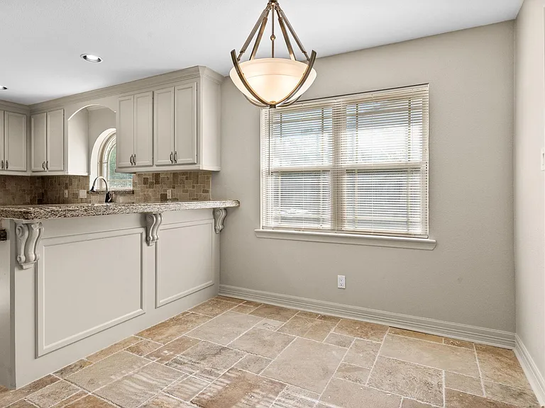 2227 Parana Dr — Photo 12