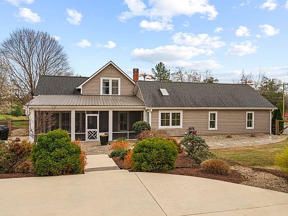 3rd image of 305 E Prince Rd