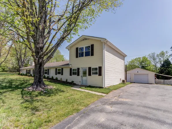 2133 Lake Rd, Greenbrier, TN 37073